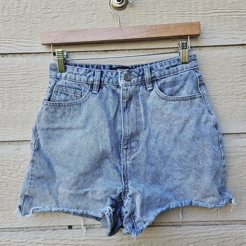 Missguided light wash high waisted denim shorts raw hem size 4